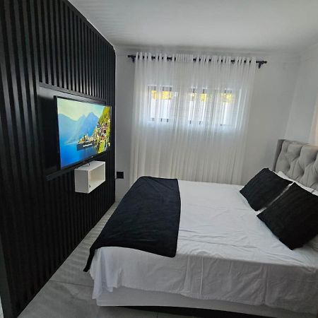 Nicky'S Guest House Roodepoort Esterno foto