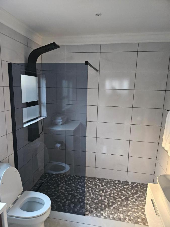 Nicky'S Guest House Roodepoort Esterno foto