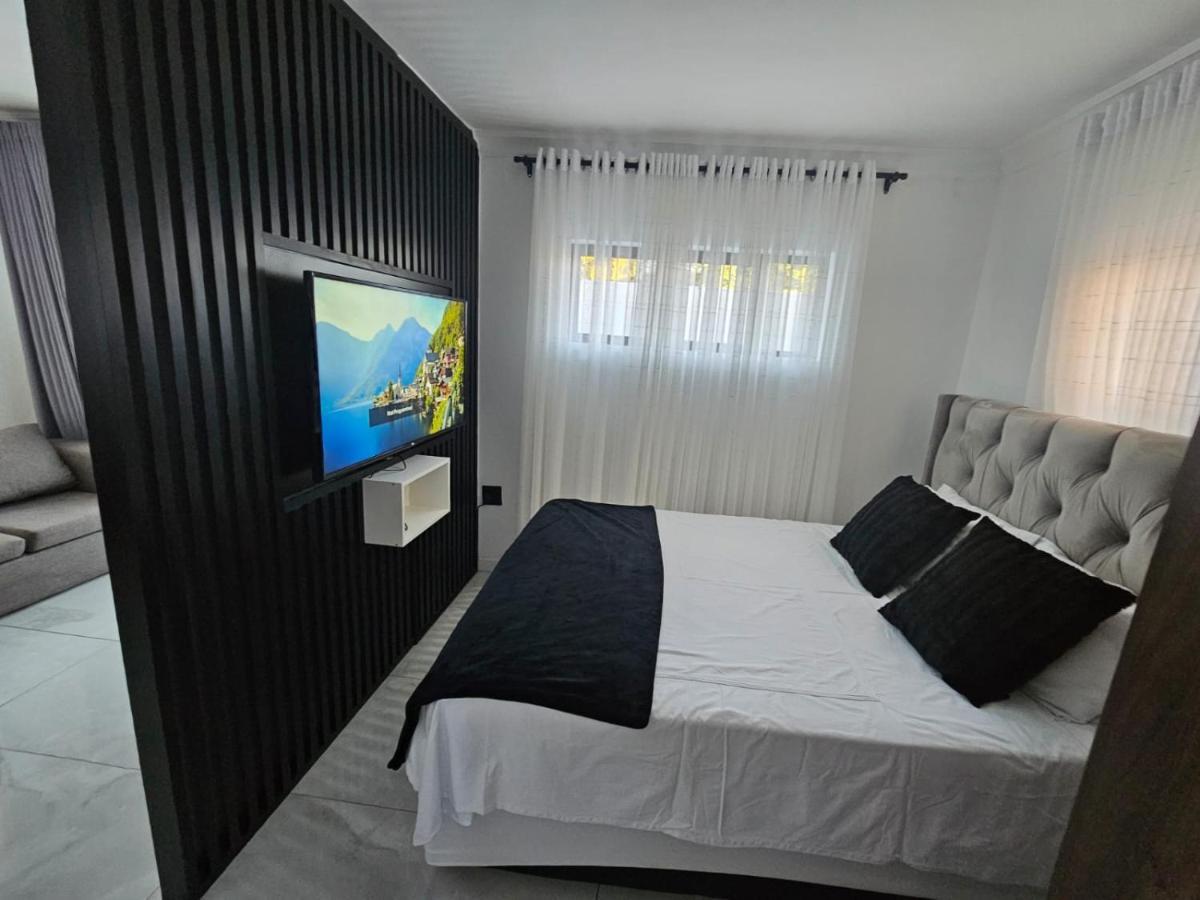 Nicky'S Guest House Roodepoort Esterno foto