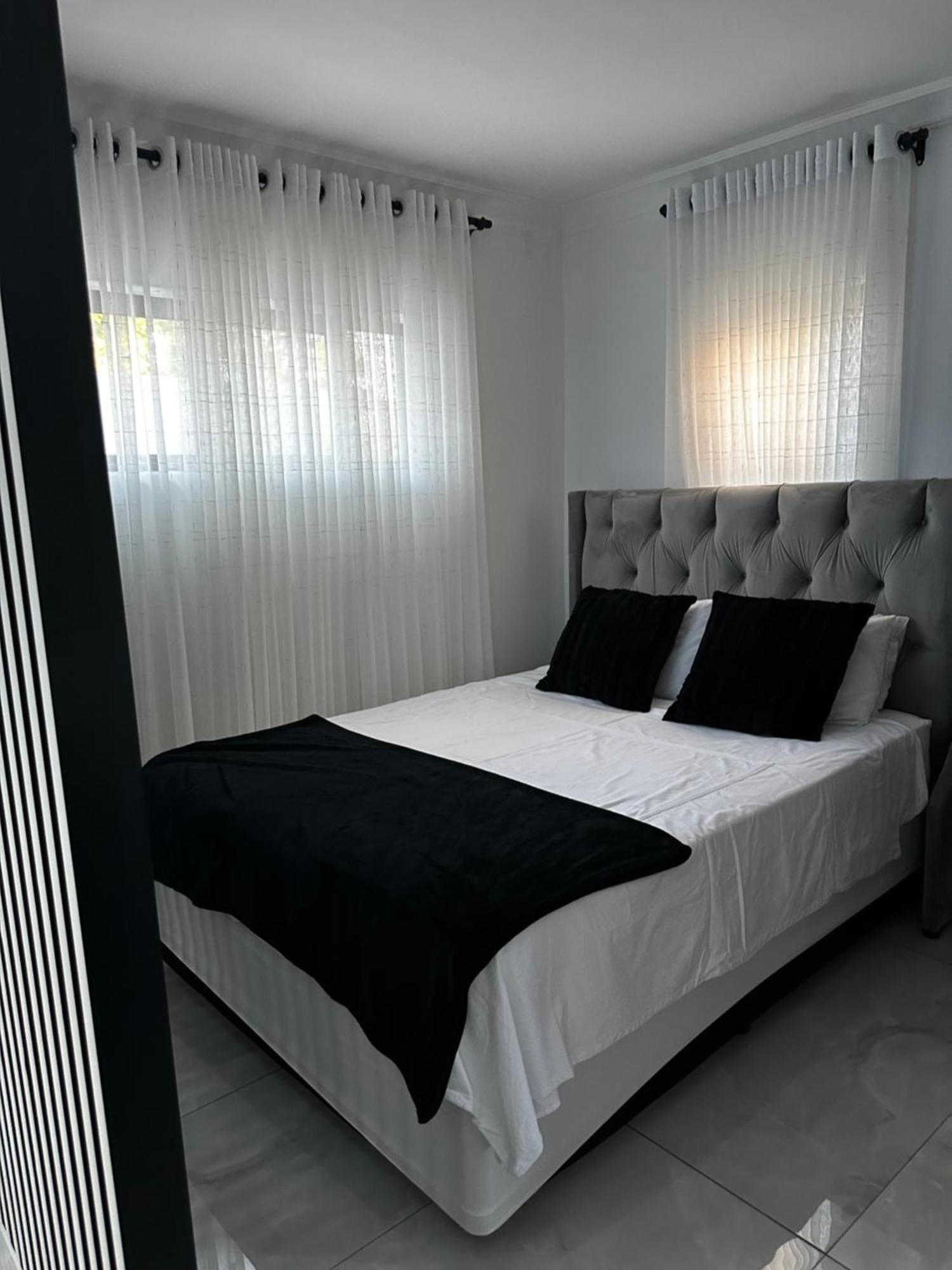 Nicky'S Guest House Roodepoort Esterno foto