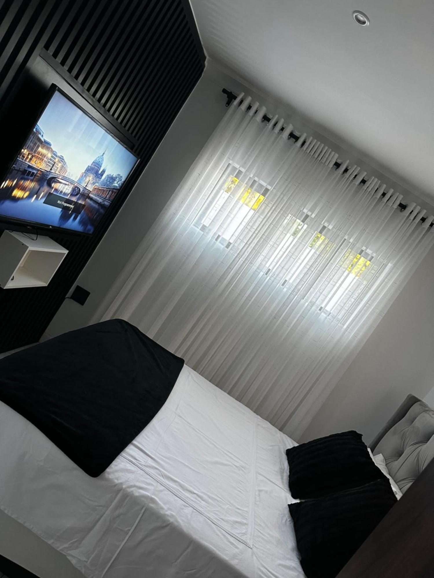 Nicky'S Guest House Roodepoort Esterno foto